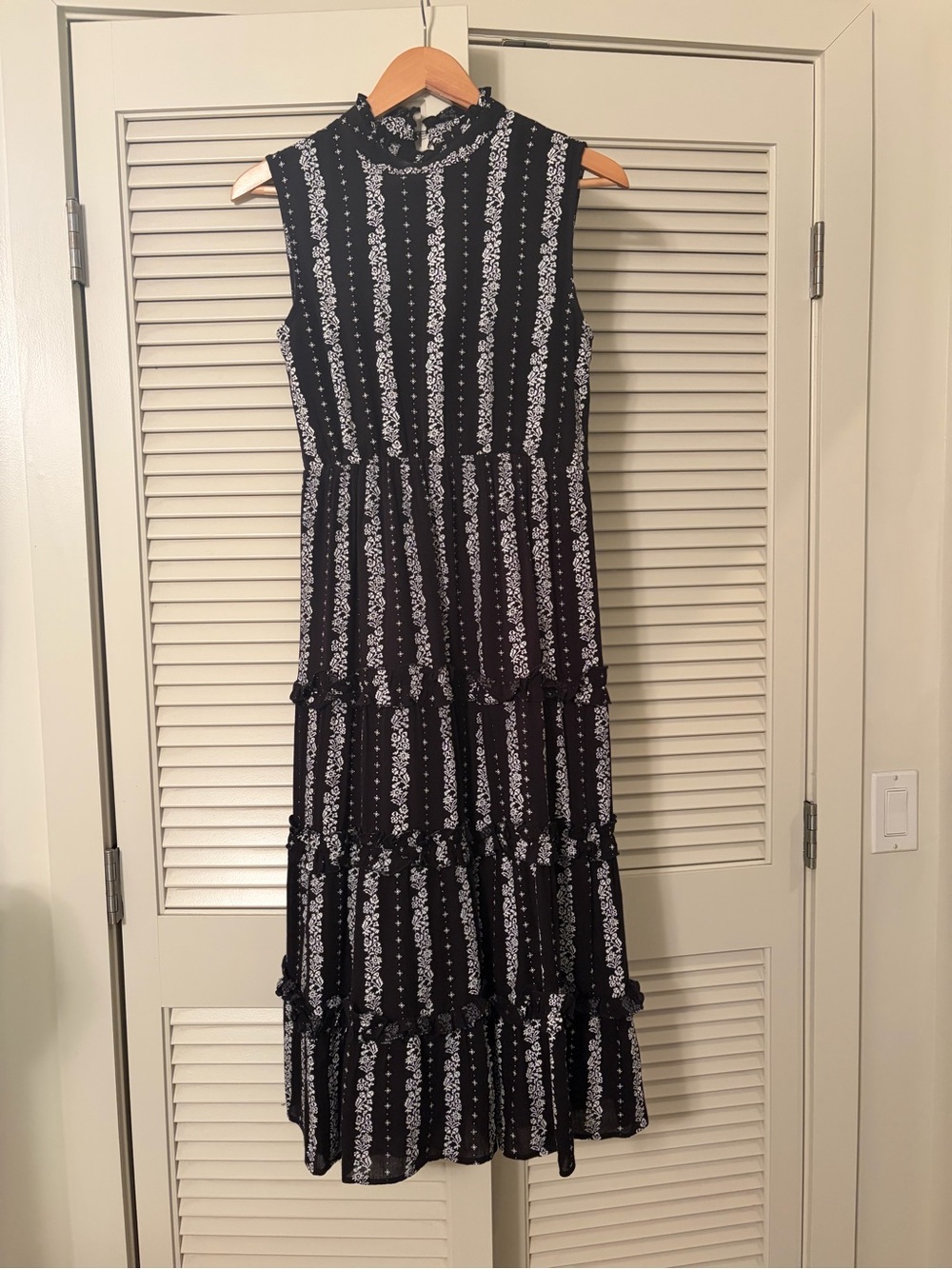 Sleeveless Black Floral Tiered Maxi Dress with High Neck